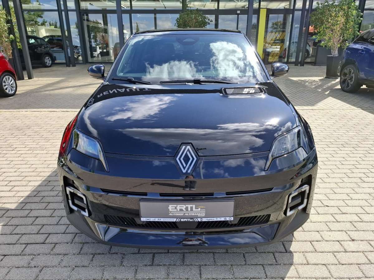Fahrzeugbild eines Renault 5 E-TECH