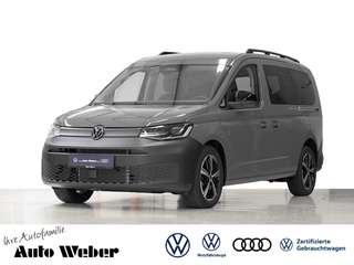 Schräge Frontansicht auf einen Volkswagen Caddy , freigestellt