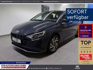 Schräge Frontansicht auf einen Hyundai i20 , freigestellt