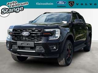Schräge Frontansicht auf einen Ford Ranger , freigestellt