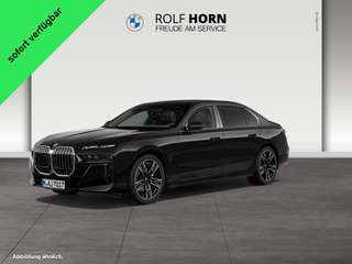 Schräge Frontansicht auf einen BMW 7er-Reihe , freigestellt