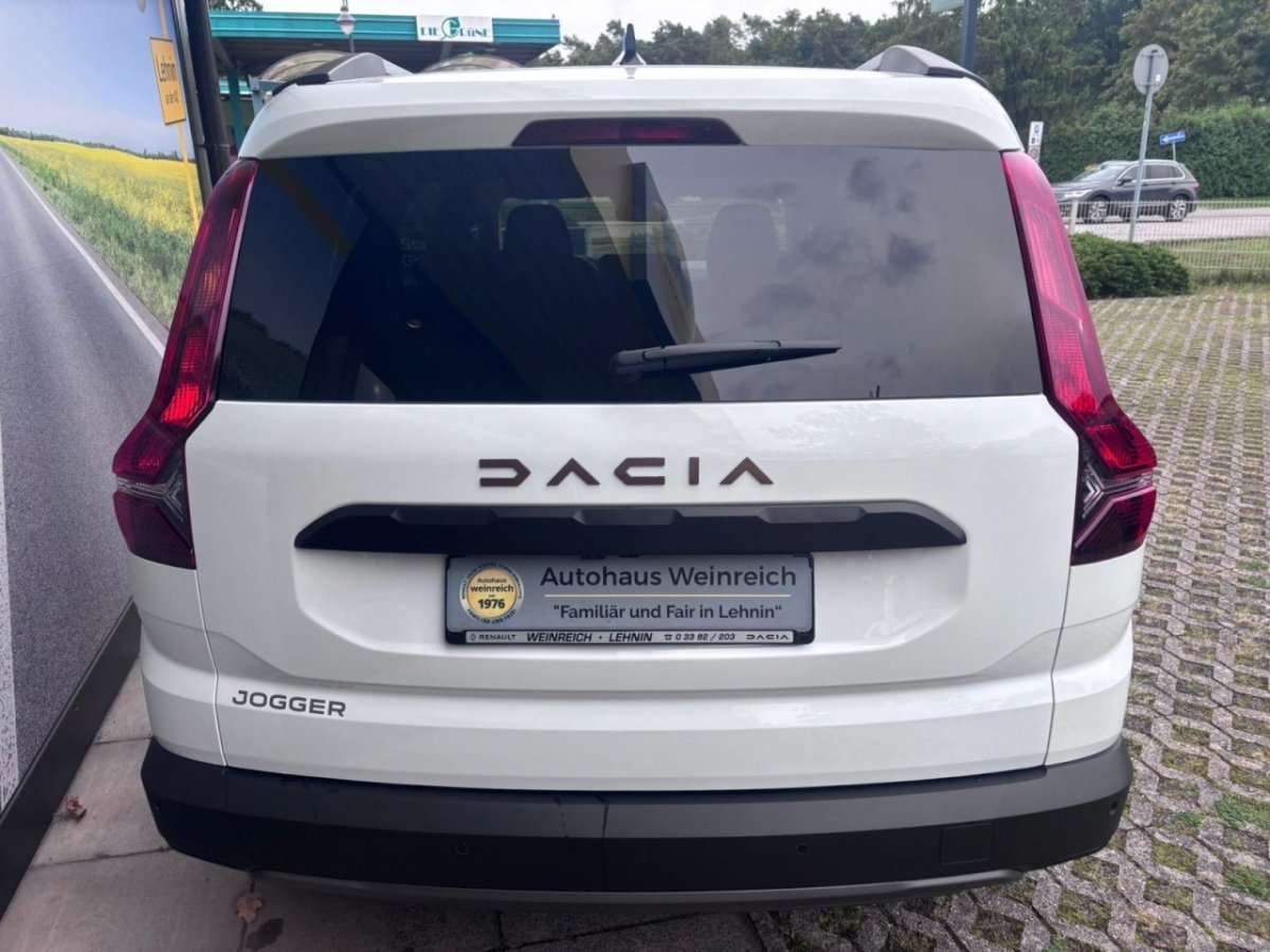 Fahrzeugbild eines Dacia Jogger
