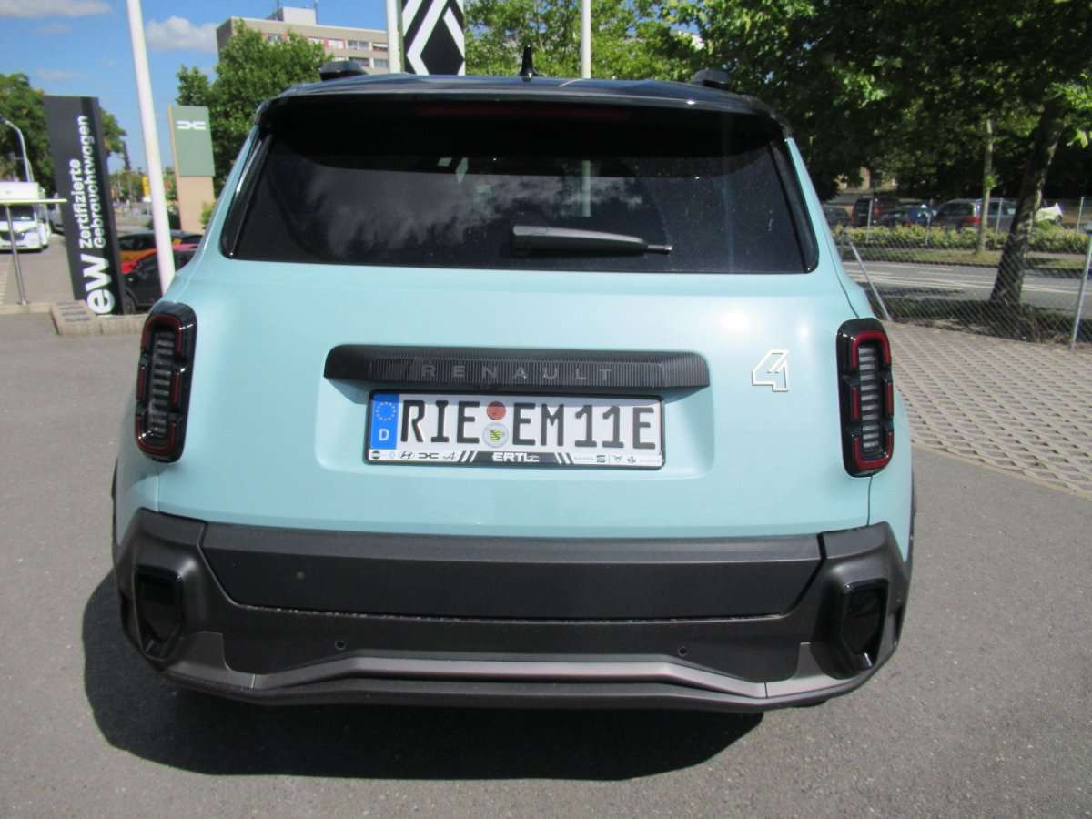 Fahrzeugbild eines Renault 4 E-TECH