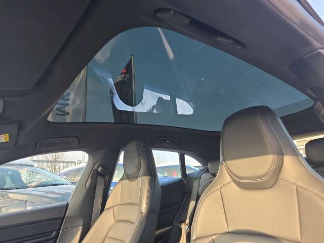 Fahrzeugbild eines Porsche Taycan