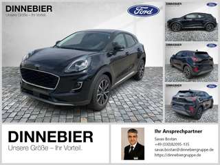 Schräge Frontansicht auf einen Ford Puma , freigestellt