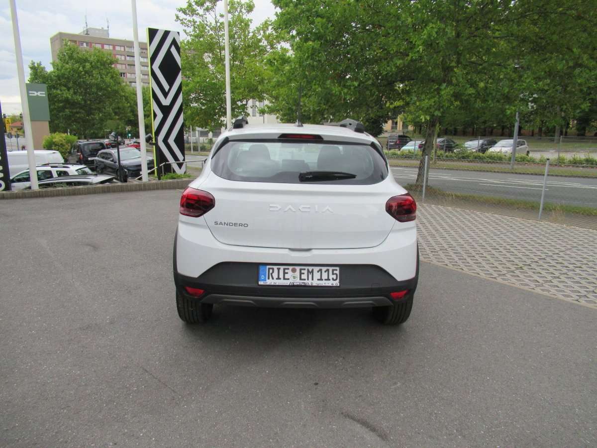 Fahrzeugbild eines Dacia Sandero