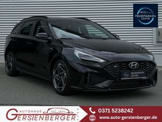 Schräge Frontansicht auf einen Hyundai i30 , freigestellt