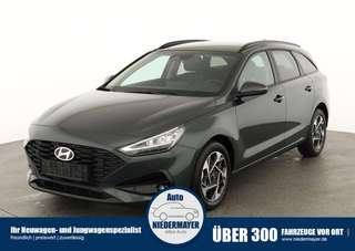 Schräge Frontansicht auf einen Hyundai i30 , freigestellt