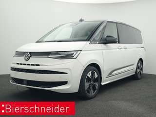 Schräge Frontansicht auf einen Volkswagen Multivan , freigestellt