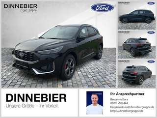 Schräge Frontansicht auf einen Ford Kuga , freigestellt
