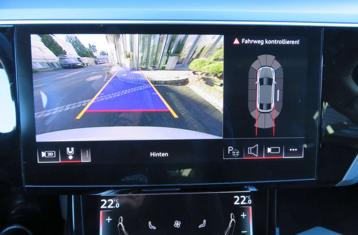 Fahrzeugbild eines Audi Q8 e-tron