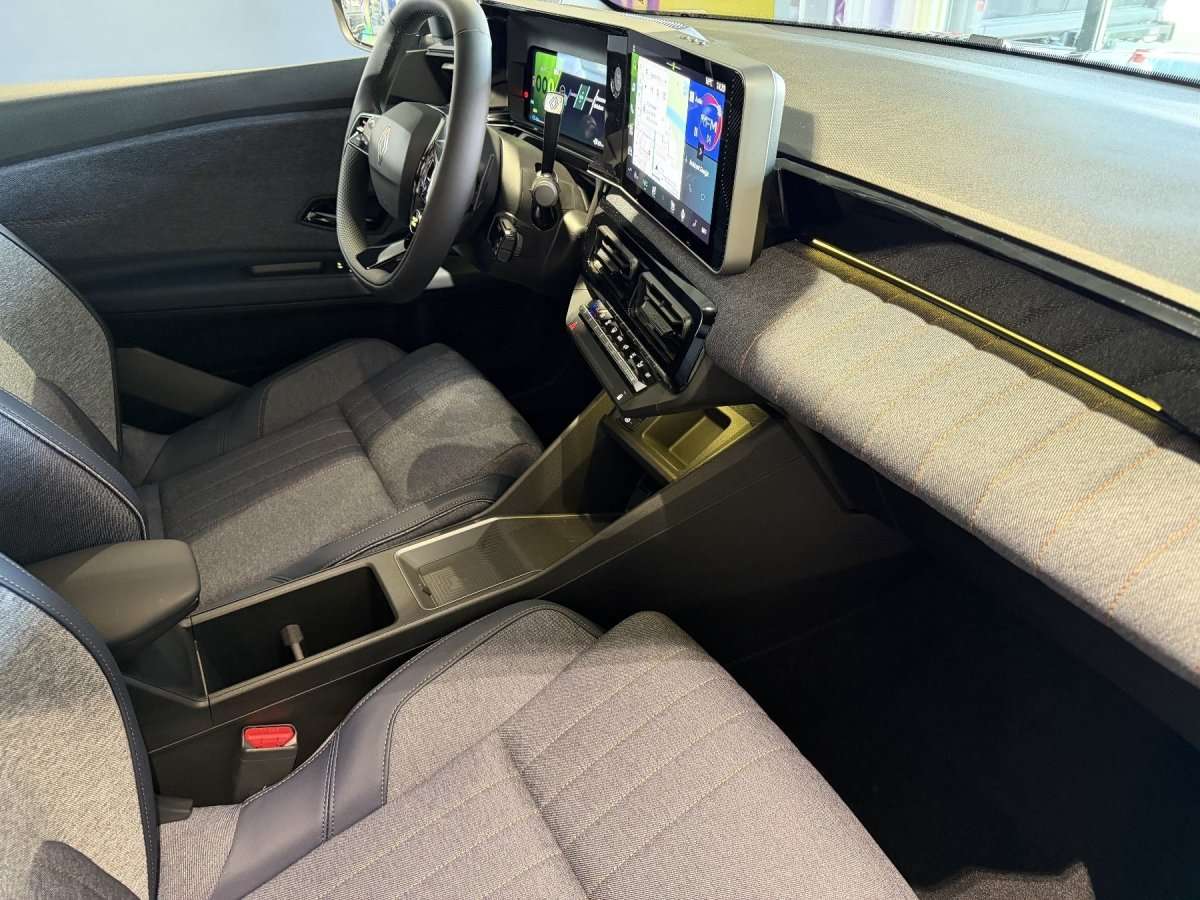 Fahrzeugbild eines Renault 4 E-TECH