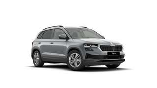 Schräge Frontansicht auf einen Skoda Karoq , freigestellt