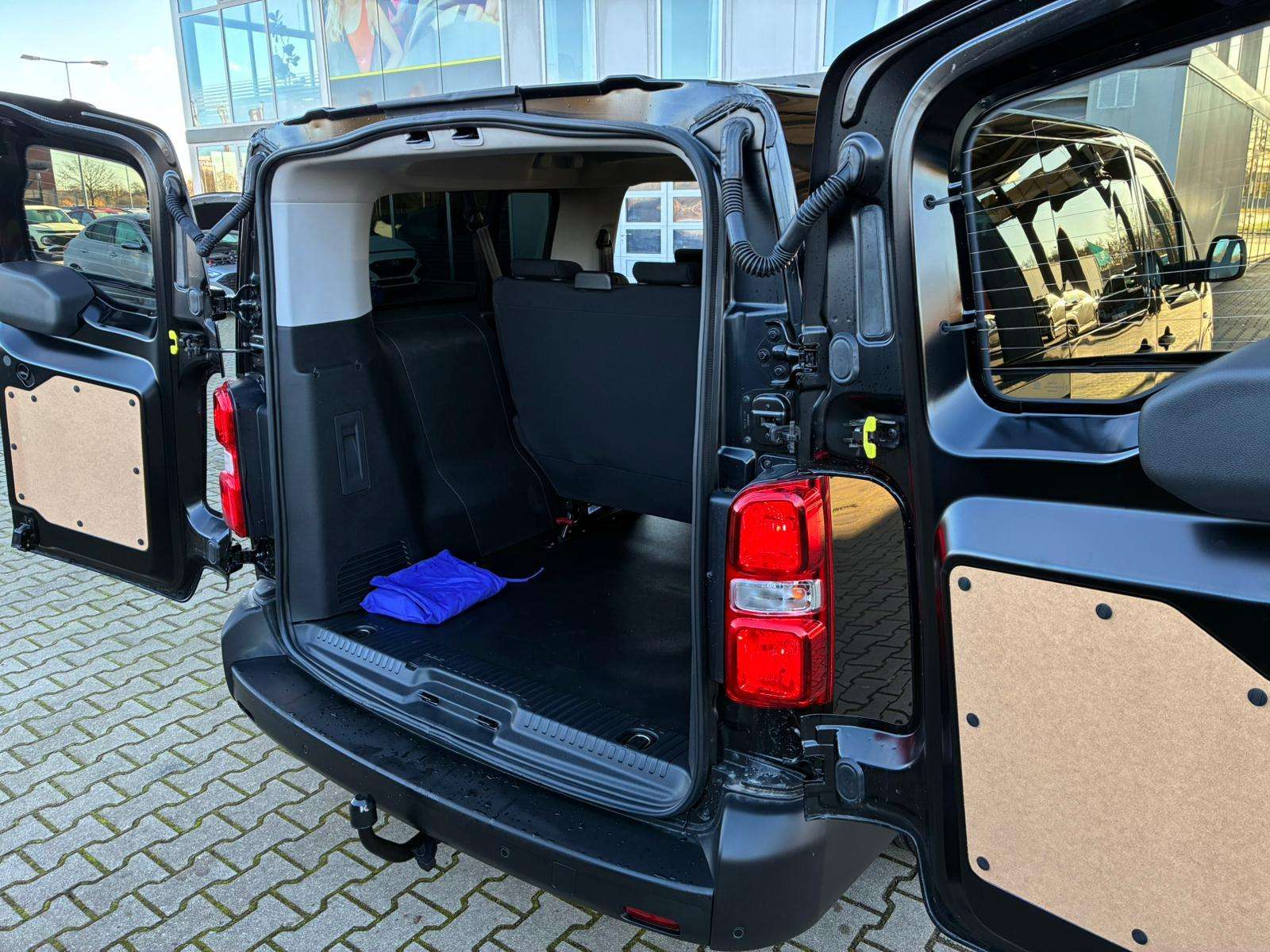 Fahrzeugbild eines Opel Vivaro