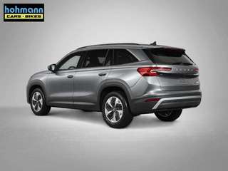 Schräge Frontansicht auf einen Skoda Kodiaq , freigestellt