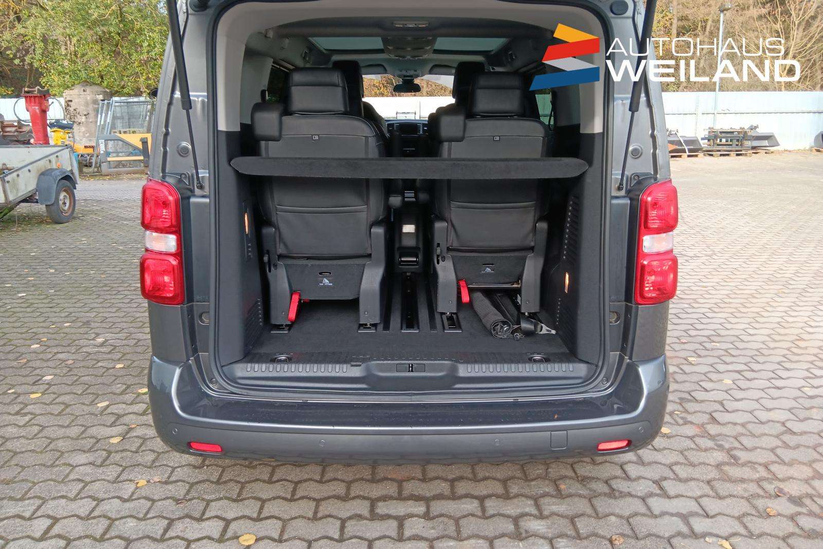Fahrzeugbild eines Peugeot Traveller