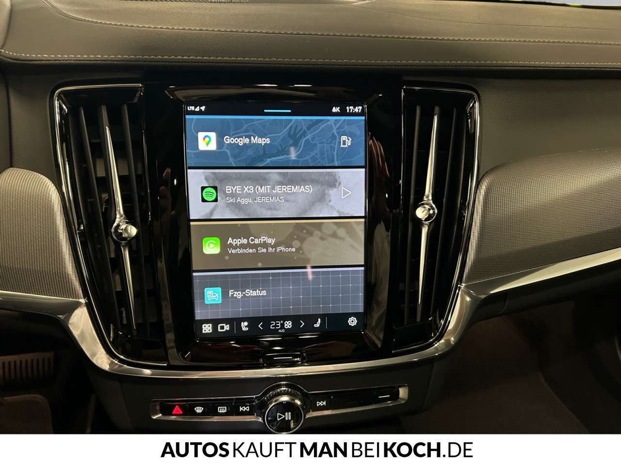 Fahrzeugbild eines Volvo V90 Cross Country