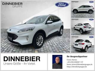 Schräge Frontansicht auf einen Ford Kuga , freigestellt