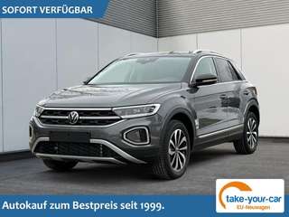 Schräge Frontansicht auf einen Volkswagen T-Roc , freigestellt