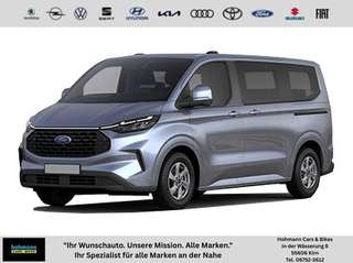 Schräge Frontansicht auf einen Ford Tourneo Custom , freigestellt