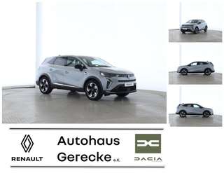 Schräge Frontansicht auf einen Renault Symbioz , freigestellt