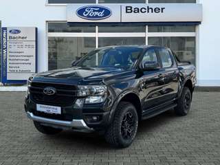 Schräge Frontansicht auf einen Ford Ranger , freigestellt