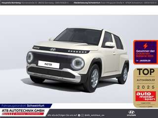 Schräge Frontansicht auf einen Hyundai Inster , freigestellt