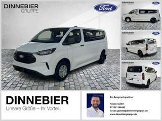Schräge Frontansicht auf einen Ford Transit Custom , freigestellt