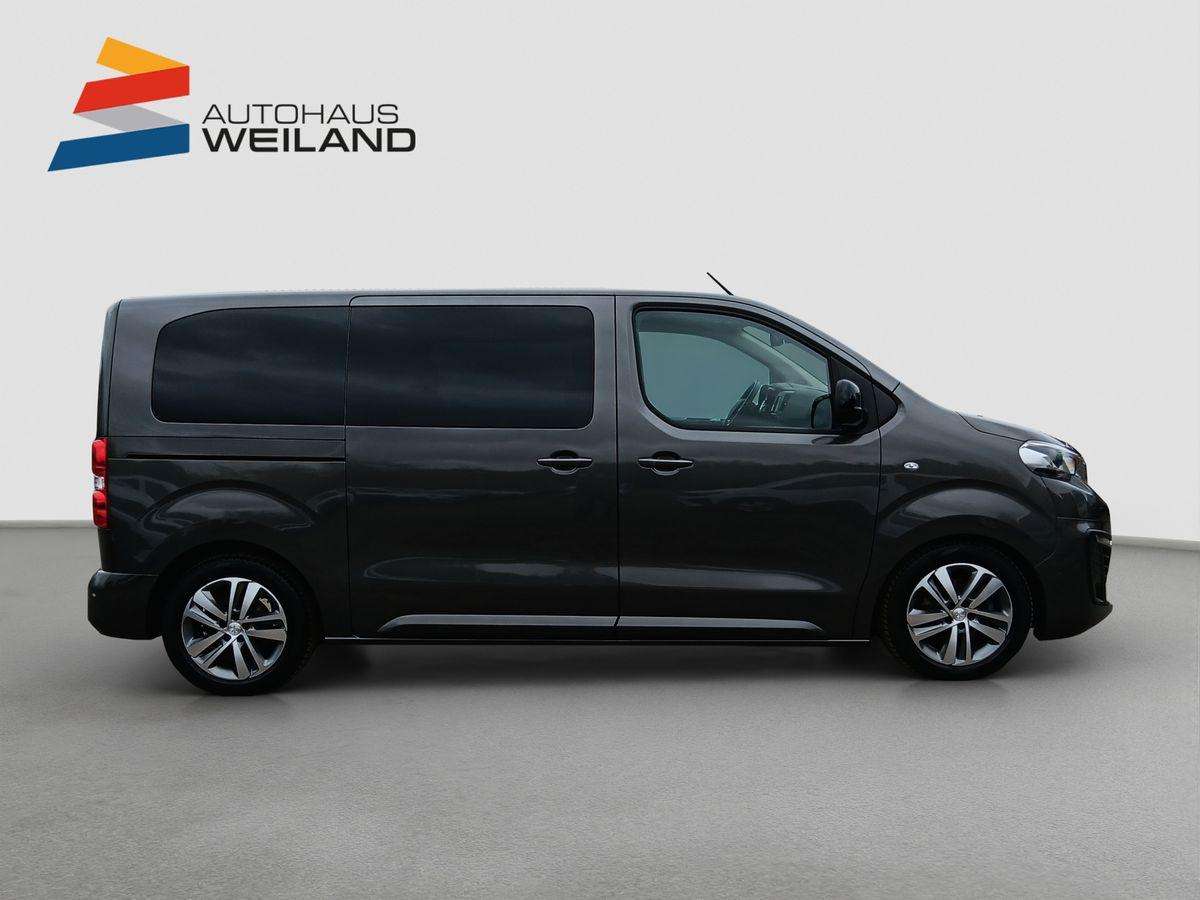Fahrzeugbild eines Peugeot Traveller