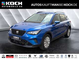 Schräge Frontansicht auf einen SEAT Arona , freigestellt