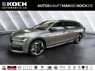 Schräge Frontansicht auf einen Skoda Superb , freigestellt