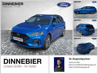Schräge Frontansicht auf einen Ford Focus , freigestellt