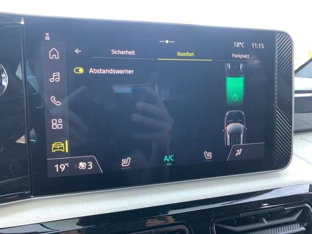 Fahrzeugbild eines Renault 4 E-TECH