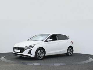 Schräge Frontansicht auf einen Hyundai i20 , freigestellt