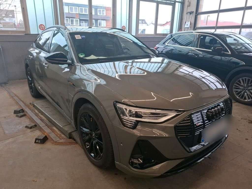 Fahrzeugbild eines Audi e-tron