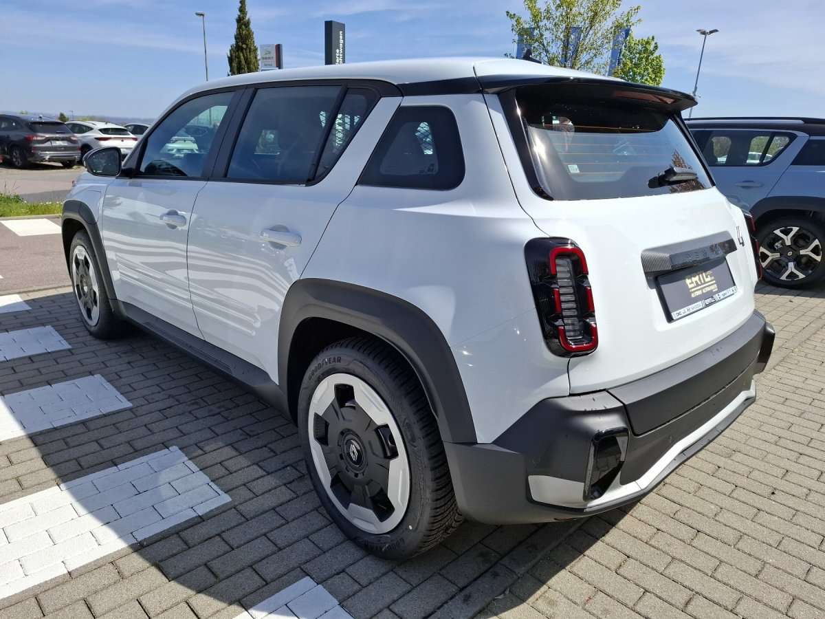 Fahrzeugbild eines Renault 4 E-TECH