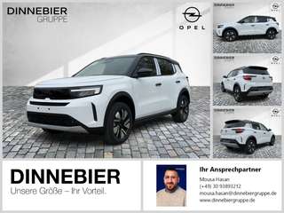 Schräge Frontansicht auf einen Opel Frontera , freigestellt