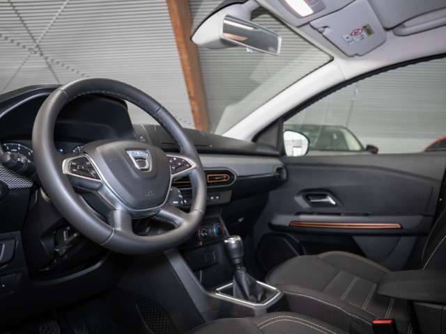 Fahrzeugbild eines Dacia Sandero