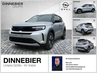 Schräge Frontansicht auf einen Opel Frontera , freigestellt