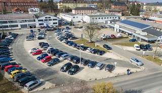 Schräge Frontansicht auf einen Skoda Fabia , freigestellt