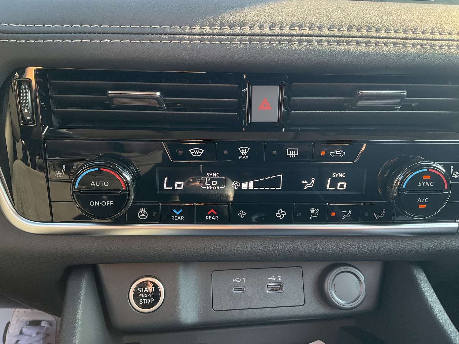 Fahrzeugbild eines Nissan X-TRAIL