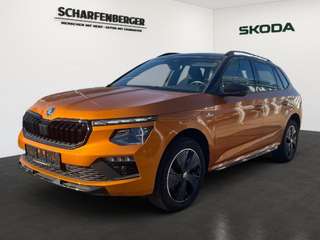 Schräge Frontansicht auf einen Skoda Kamiq , freigestellt