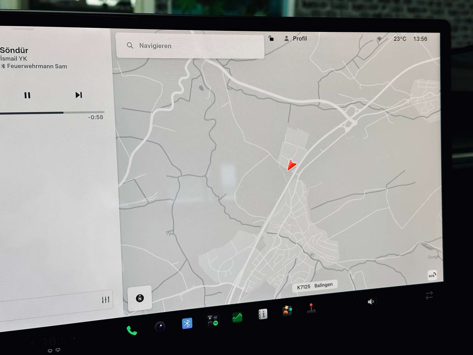 Fahrzeugbild eines TESLA Model S