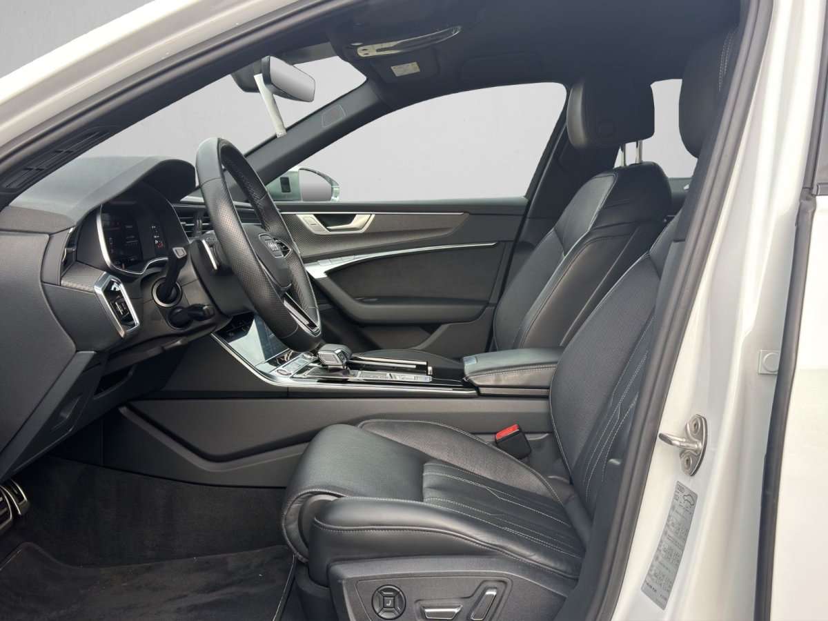 Fahrzeugbild eines Audi S6