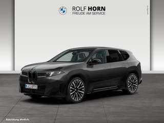 Schräge Frontansicht auf einen BMW ix3 , freigestellt