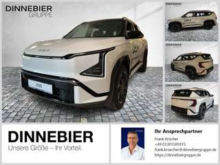 Schräge Frontansicht auf einen Kia EV5 , freigestellt