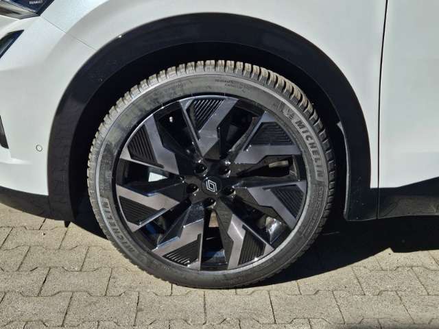 Fahrzeugbild eines Renault Rafale