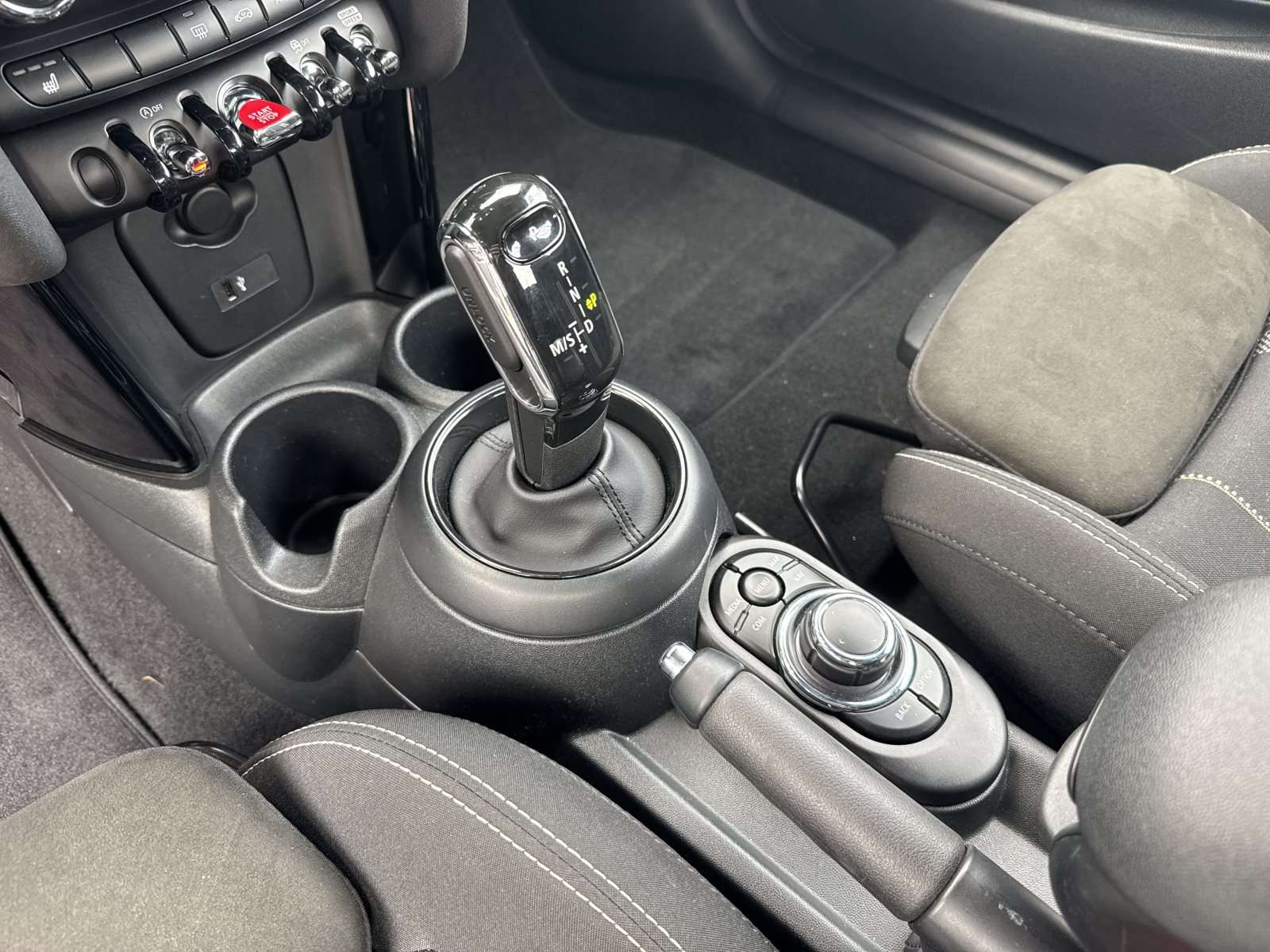 Fahrzeugbild eines MINI MINI