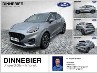 Schräge Frontansicht auf einen Ford Puma , freigestellt