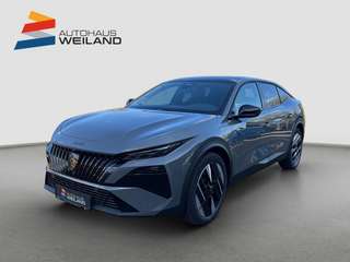 Schräge Frontansicht auf einen Peugeot 408 , freigestellt